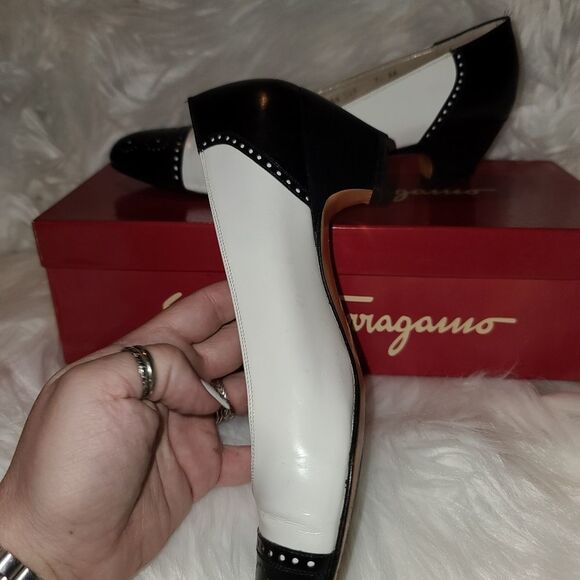 SALVATORE FERRAGAMO VINTAGE PUMP HEELS (7.5AA) - Picture 8 of 13